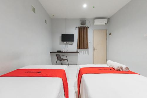 2 twin beds