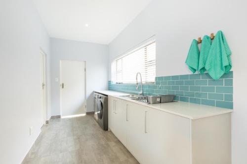 Beachfront Villa - Pool, Fireplace, No Loadshedding Beachfront Villa - Pool, Fireplace, No Loadshedding