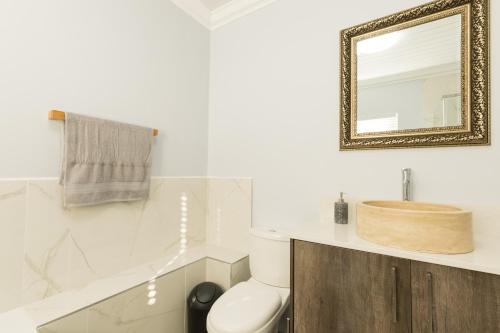 Beachfront Villa - Pool, Fireplace, No Loadshedding Beachfront Villa - Pool, Fireplace, No Loadshedding