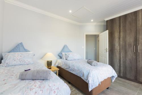 Beachfront Villa - Pool, Fireplace, No Loadshedding Beachfront Villa - Pool, Fireplace, No Loadshedding