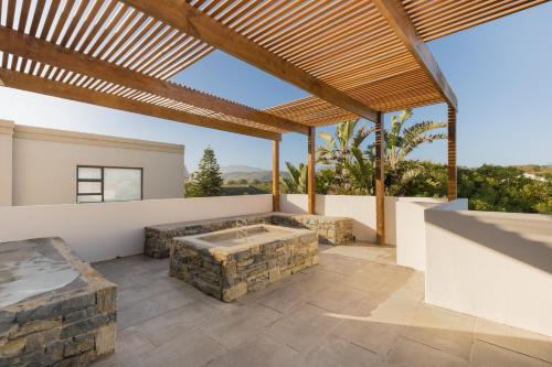 Beachfront Villa - Pool, Fireplace, No Loadshedding Beachfront Villa - Pool, Fireplace, No Loadshedding