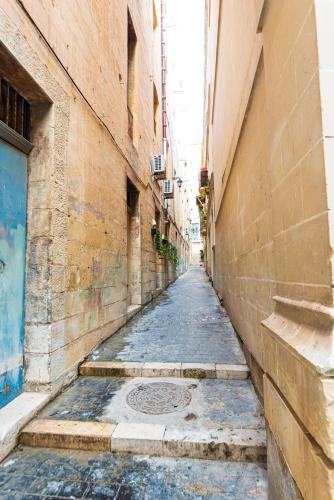Valletta Traditional Townhouse - image 3