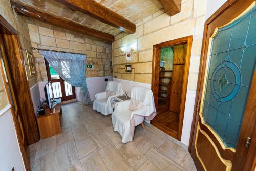 Two-Bedroom House image 1