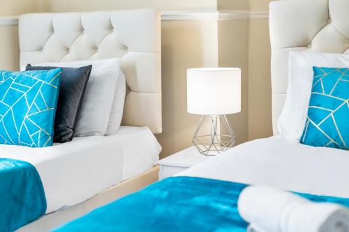 Haus Two Bedroom Apartment - 3 Beds - Smart TV - WiFi - Parking - Netflix - West Bromwich