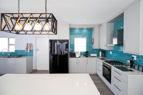 Beachfront Villa - Pool, Fireplace, No Loadshedding Beachfront Villa - Pool, Fireplace, No Loadshedding