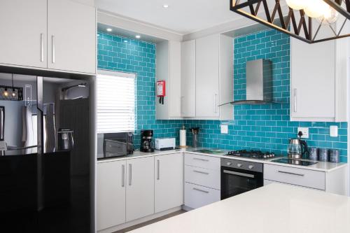 Beachfront Villa - Pool, Fireplace, No Loadshedding Beachfront Villa - Pool, Fireplace, No Loadshedding