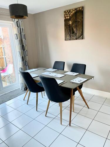 Fasilitas, Stunning Large Detached Gloucester, 4 beds, 3 bedroom, 2 bathroom property, Nr Chelt, The Docks and  in Gloucester