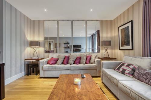 Modern 2 bedroom & 2 bathroom apartment in Fulham 3