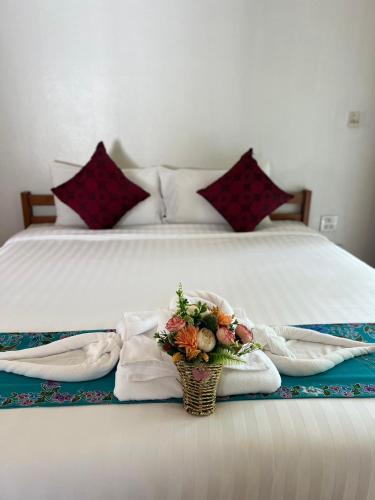 Bed, Ingtarn Ressort At thasala near Sai Kaew Beach