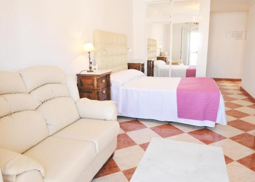 Hostal Puerto Lepe - image 9