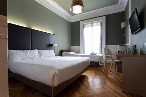 Triple Room image 7