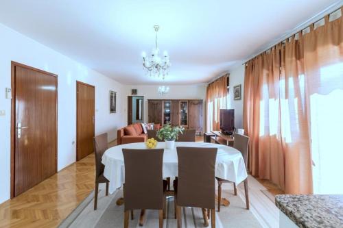 Apartment in Kastel Novi with terrace, air conditioning, W-LAN, washing machine 5104-1