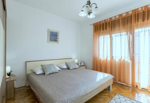 Apartment in Kastel Novi with terrace, air conditioning, W-LAN, washing machine 5104-1