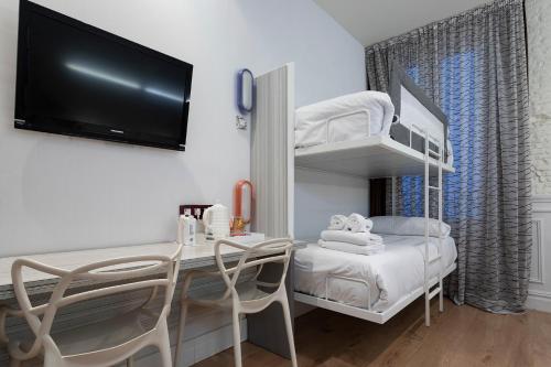 Family Room image 4