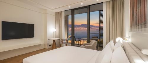 Hyatt Regency Izmir IstinyePark Room Type - 1 KING BED DELUXE, BALCONY WITH CLUB ACCESS