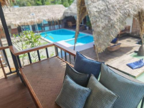 Balcony/terrace, Varni Homestay in Phatthalung