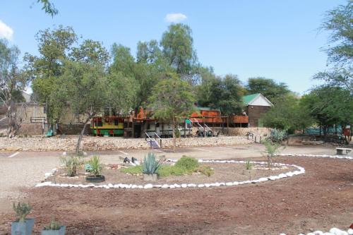 Pandangan, The Joint Backpackers in Oudtshoorn