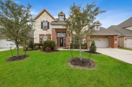 Exterior view, Houston House~Sleeps 16~Arcade Style Game Room in Deer Park