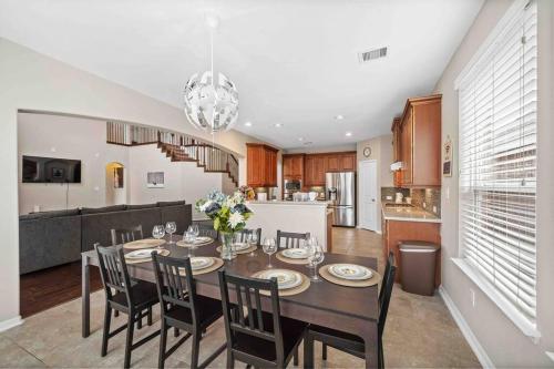 Kitchen, Houston House~Sleeps 16~Arcade Style Game Room in Deer Park