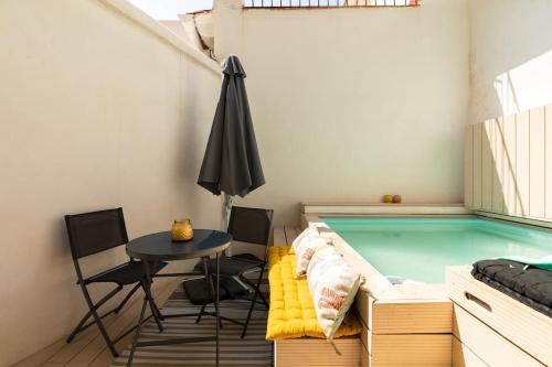 cozy loft patio+pool +wifi