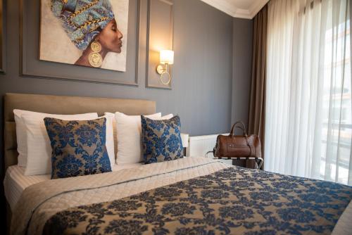 12 Rooms Boutique Hotel