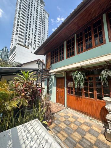 T-House BKK 2Floors near BTS with swimming pool and free Wifi