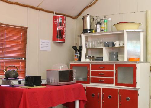 The Joint Backpackers – Oudtshoorn, KS
