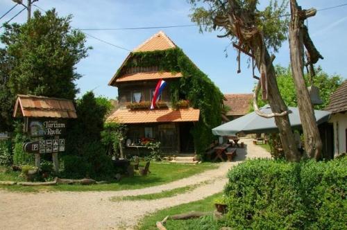  Rural Tourism Family Ravlic in Mužilovčica