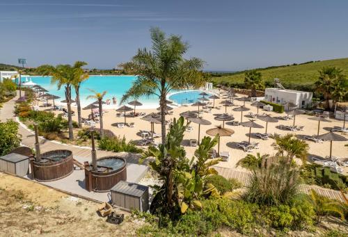 2237-Modern apt with private beach - image 8