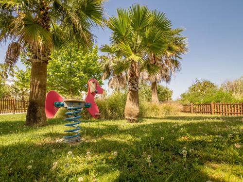 2237-Modern apt with private beach - image 9