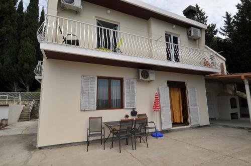 Two-Bedroom Apartment with Terrace and Garden View