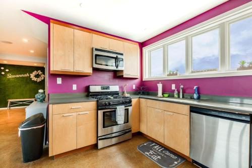 Walk Score 90!!-Historic Downtown District-2 Blocks to Famous Forsyth Park- Huge Private Patio-Private Parking