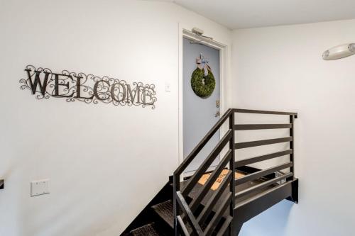 Walk Score 90!!-Historic Downtown District-2 Blocks to Famous Forsyth Park- Huge Private Patio-Private Parking