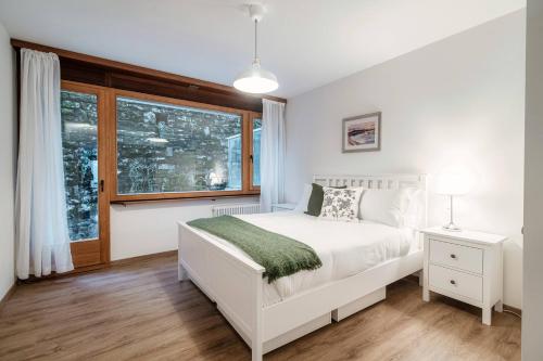  Isabella Apartment - with a lake view on the Melide bridge in Melide