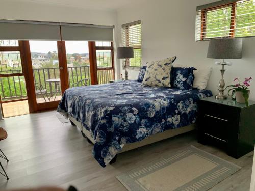 Katil, Kindred Spirit Guest Suites with solar power in Knysna Heights
