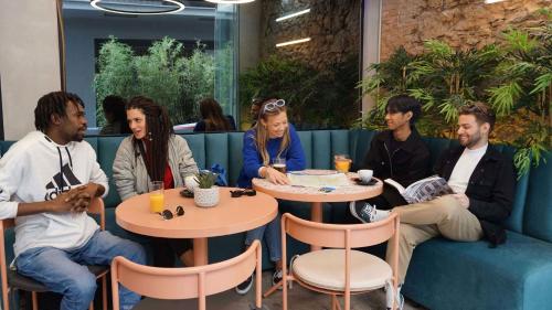 บริการและสิ่งอำนวยความสะดวก, Mosaikon Glostel near หอคอยแห่งลม