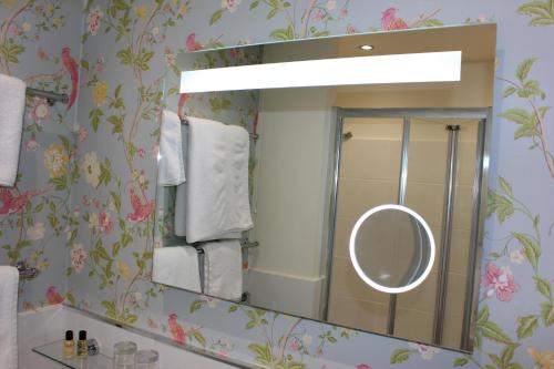 Superior King Room image 1