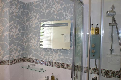 Standard Double Room image 8