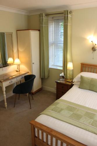 Standard Double Room image 10