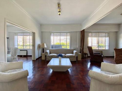 Apartment with a View of 9 de Julio Avenue