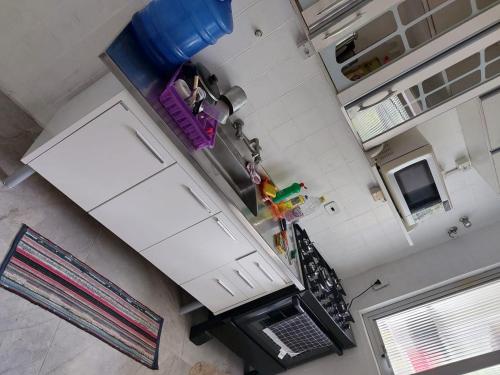 과루자 Apto em Enseada, 200 metros praia - 2 quartos com ar condicionado - 6 hospedes 4성급 싱글룸 로비