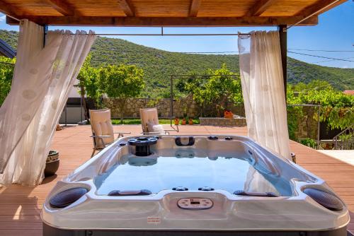 Villa Big Valley, Križišće