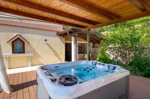 Hot tub, Villa Big Valley in Veli Dol