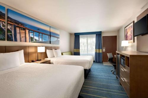 Days Inn & Suites by Wyndham Anaheim At Disneyland Park