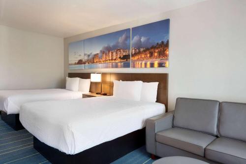Days Inn & Suites by Wyndham Anaheim At Disneyland Park - image 17