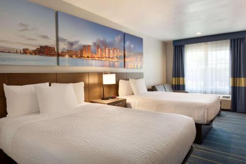 Days Inn & Suites by Wyndham Anaheim At Disneyland Park