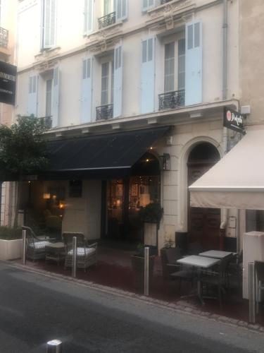 First Floor 15 Rue Notre Dame with Vast Terrace - Apartment - Cannes
