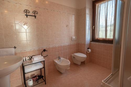 Double Room with Balcony image 10