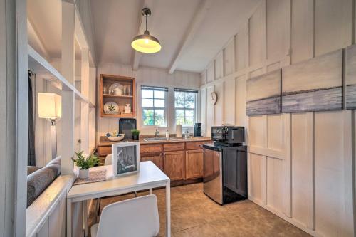 Santa Barbara Studio Near Downtown and Beaches thumb 3