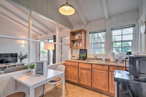 Santa Barbara Studio Near Downtown and Beaches in Santa Barbara, USA